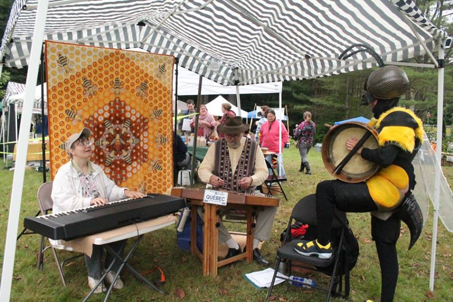 Tenpenny Bit bee quilt and music